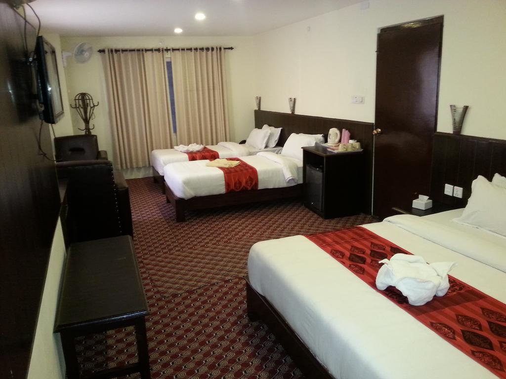 Hotel Fewa Holiday Inn Pokhara Zewnętrze zdjęcie