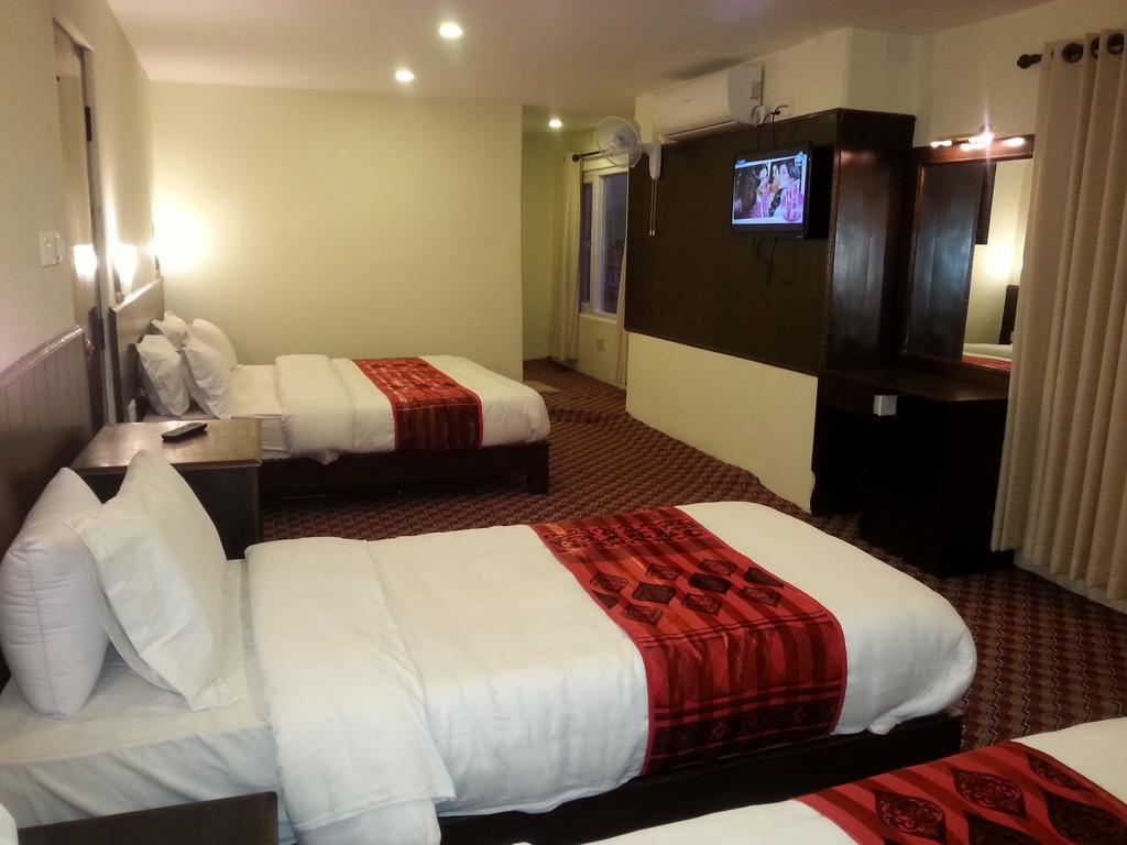 Hotel Fewa Holiday Inn Pokhara Zewnętrze zdjęcie